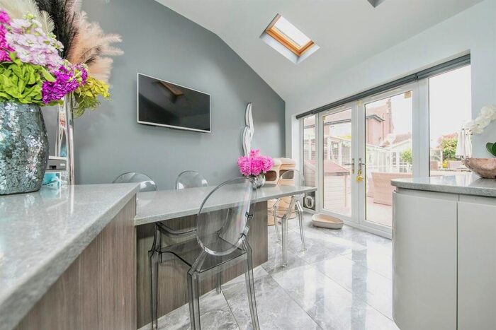 3 Bedroom Bungalow For Sale In Wick Lane, Harwich, CO12