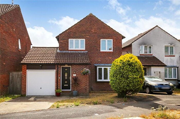 3 Bedroom Link Detached House For Sale In St. Annes Close, Winchester, Hampshire, SO22