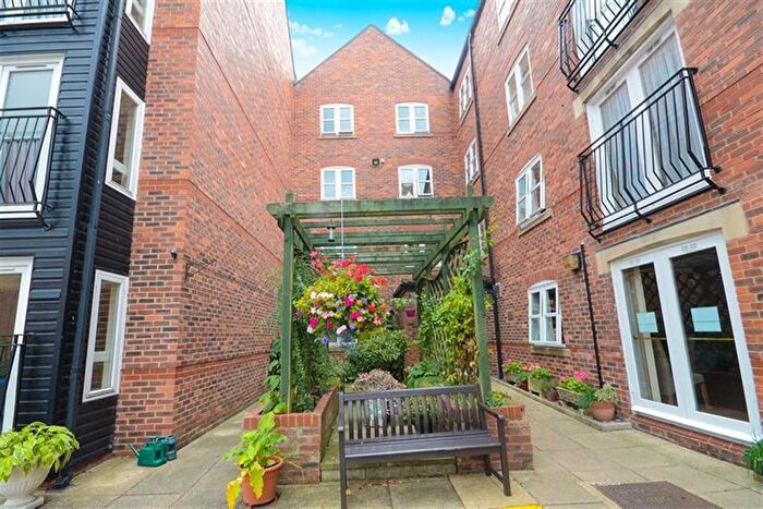 1 Bedroom Flat To Rent In All Saints Court, Market Weighton, YO43