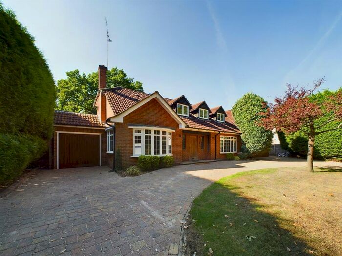7 Bedroom House To Rent In Barham Close, Weybridge, KT13