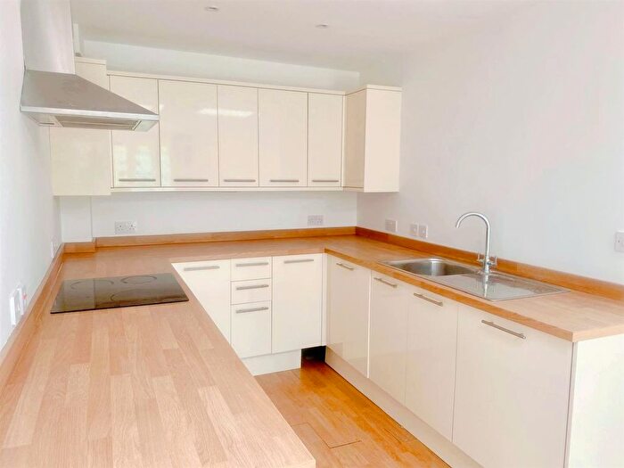 1 Bedroom Flat To Rent In Kingston Road, Teddington, TW11