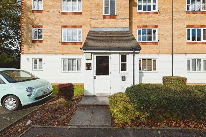 1 Bedroom Flat For Sale In Chipstead Close, Sutton, Surrey, SM2