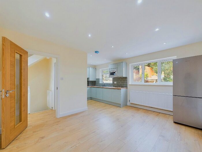 4 Bedroom Town House To Rent In Madeira Avenue, Bromley, BR1