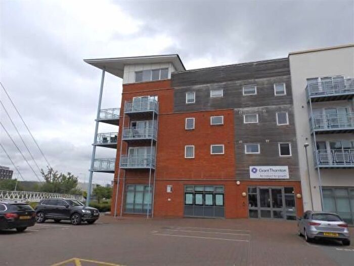 2 Bedroom Flat To Rent In Compair Crescent, Ipswich, IP2
