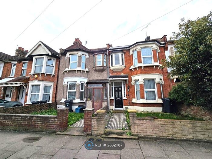 3 Bedroom Terraced House To Rent In New Road, Ilford, IG3