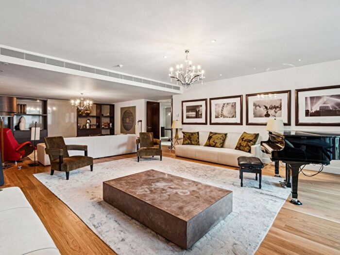 3 Bedroom Flat To Rent In The Knightsbridge, London, SW7