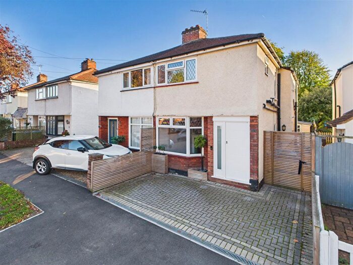 3 Bedroom Semi-Detached House For Sale In Claremont Close, Hersham, Walton-On-Thames, KT12