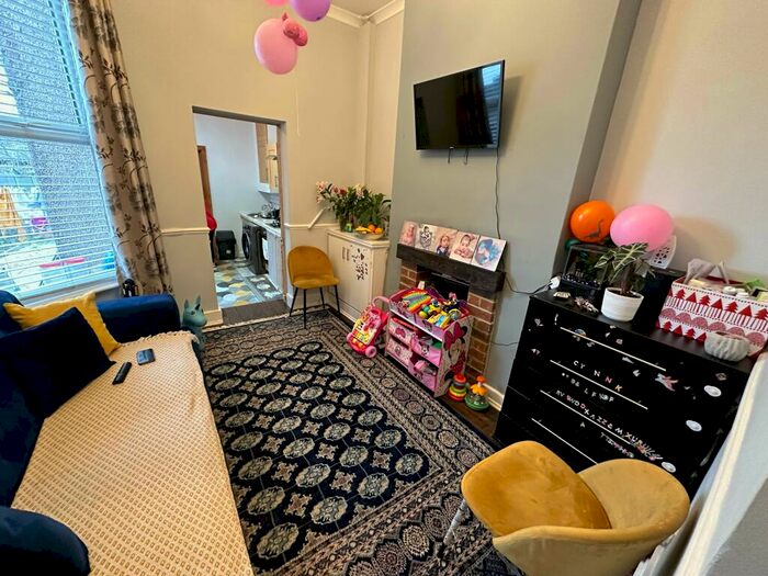 2 Bedroom Flat To Rent In Prospect Road, Woodford Green, IG8