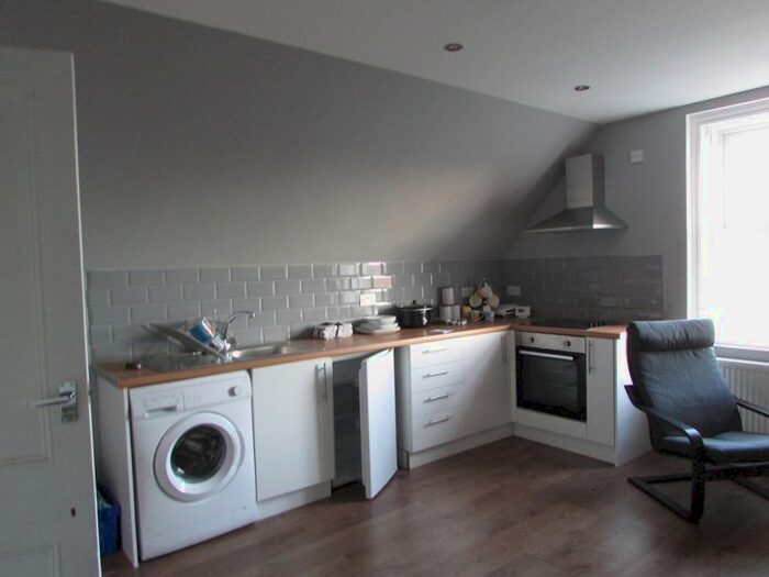 1 Bedroom Flat To Rent In Imperial Road, Huddersfield, HD3