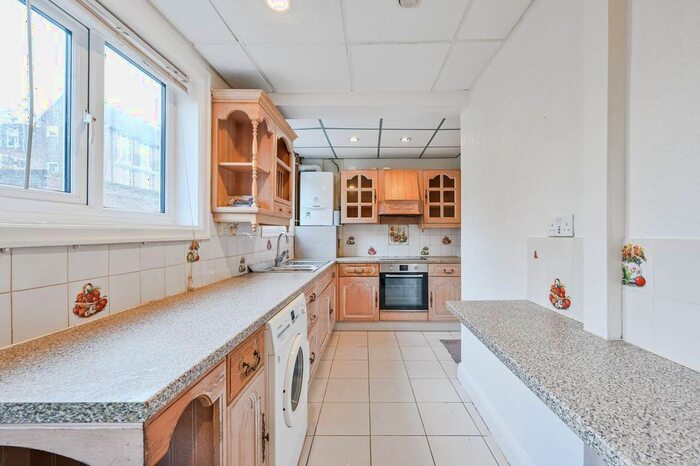 3 Bedroom Semi-Detached House To Rent In Winchcomb Gardens, Kidbrooke, London, SE9