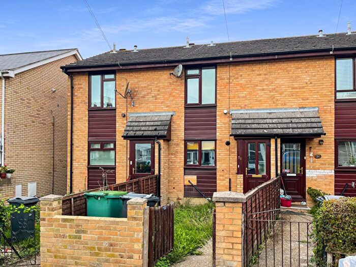 2 Bedroom Terraced House For Sale In Kings Road, East Cowes, PO32
