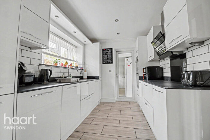 4 Bedroom Detached House For Sale In Tattershall, Swindon, SN5