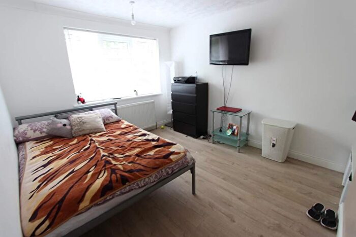 1 Bedroom Apartment To Rent In Goldings Crescent, Hatfield, AL10