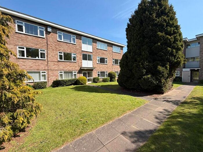 2 Bedroom Flat For Sale In St. Johns Court, Warwick, CV34