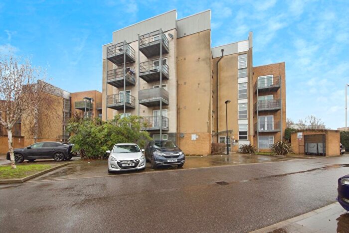 2 Bedroom Flat For Sale In Oldchurch Road, Romford, RM7