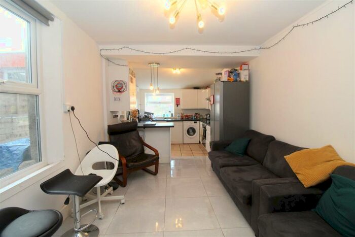 6 Bedroom House To Rent In Dogfield Street, Cathays, Cardiff, CF24