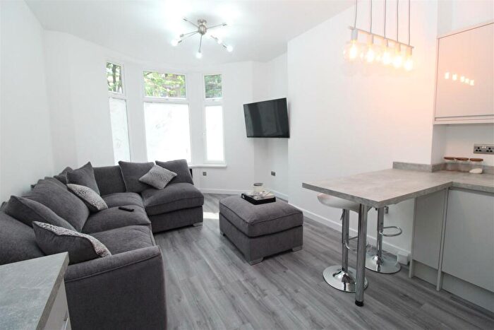 2 Bedroom Flat To Rent In Princes Street, Cardiff, CF24