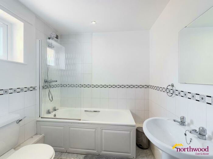 2 Bedroom Flat To Rent In No. London Road, Newcastle-under-Lyme, ST5