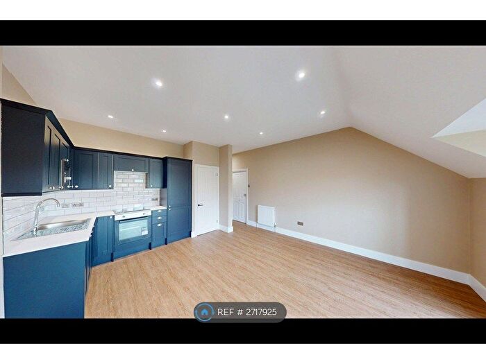 1 Bedroom Flat To Rent In Claremont Gardens, Surbiton, KT6