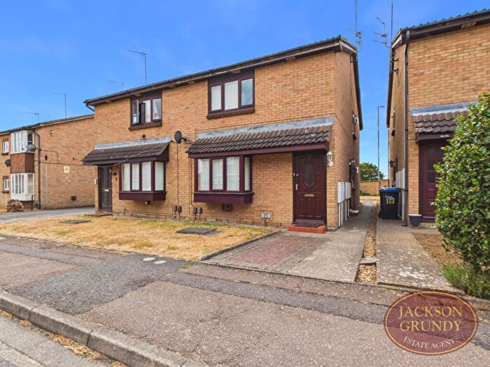 2 Bedroom Maisonette For Sale In Beech Avenue, Northampton, NN3