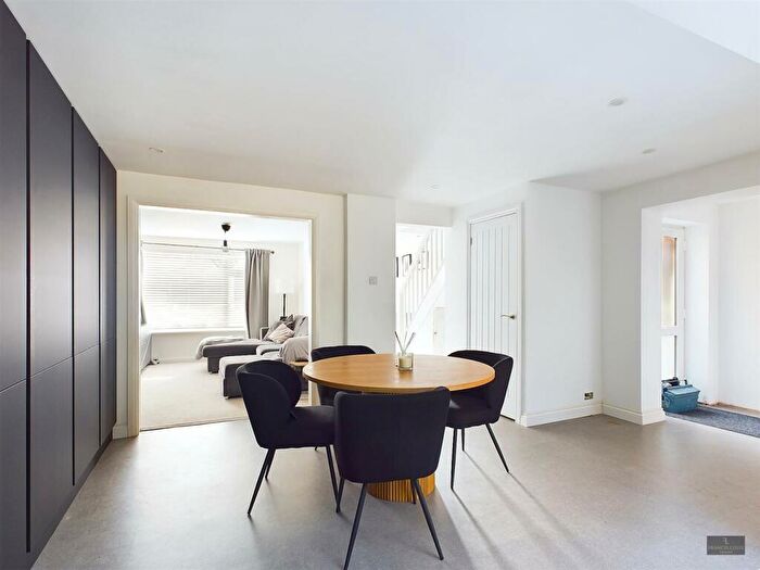4 Bedroom House To Rent In Grainger Close, Exeter, EX2