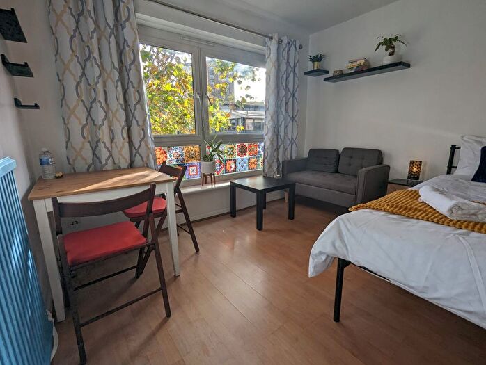 3 Bedroom Flat To Rent In Bow, E3