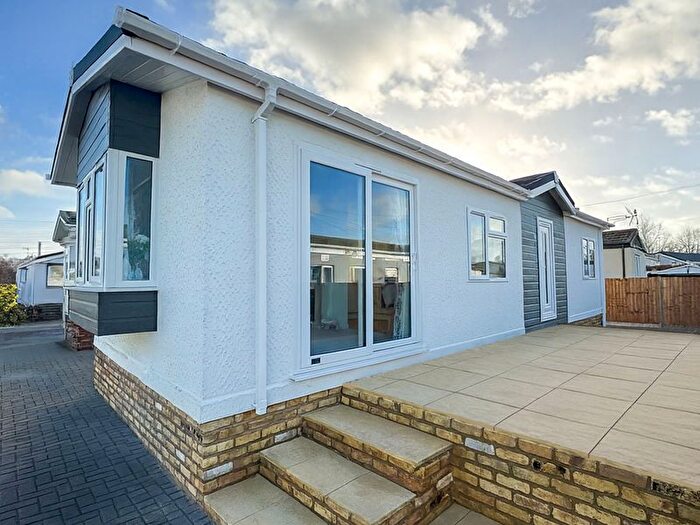 2 Bedroom Park Home For Sale In Main Street, Meadowlands, Addlestone, KT15