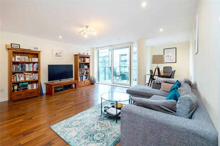 2 Bedroom Apartment To Rent In Berglen Court, Branch Road, London, E14