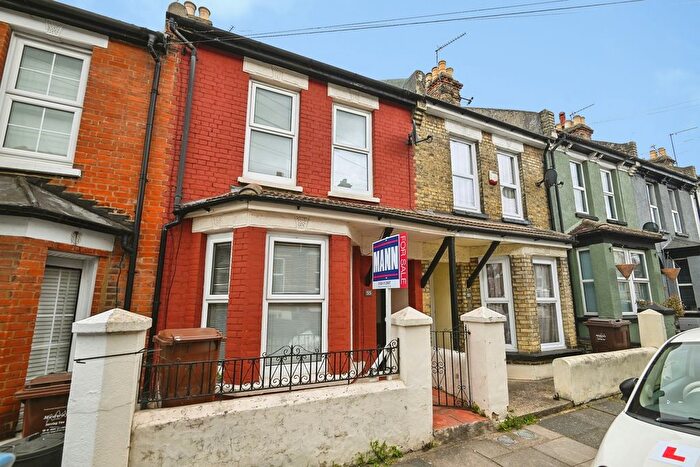 3 Bedroom Terraced House For Sale In Cecil Road, Rochester, ME1