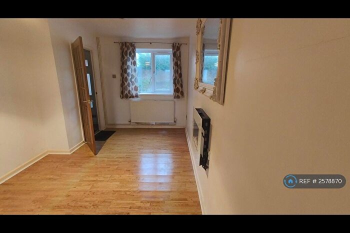 3 Bedroom Semi-Detached House To Rent In Newton, Swansea, SA3