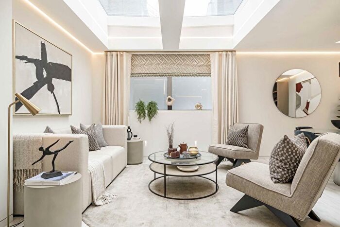3 Bedroom Flat To Rent In South Molton Street, Mayfair, W1K