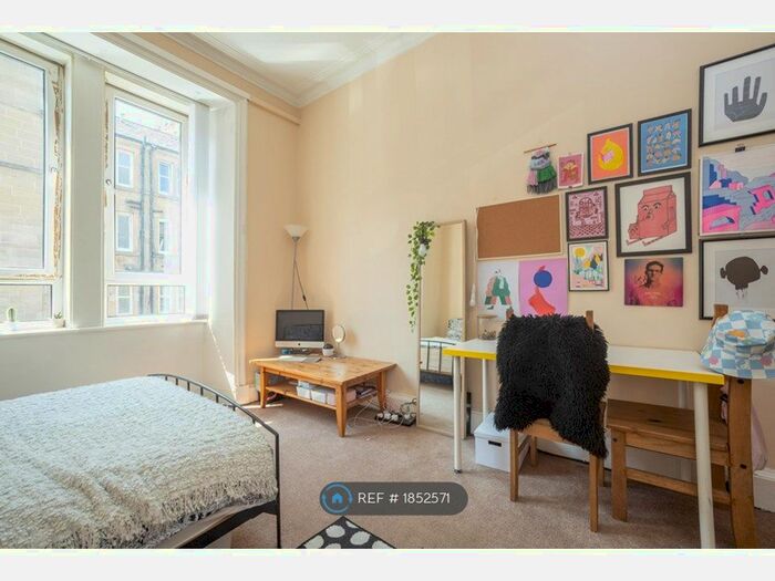2 Bedroom Flat To Rent In Wardlaw Place, Edinburgh, EH11