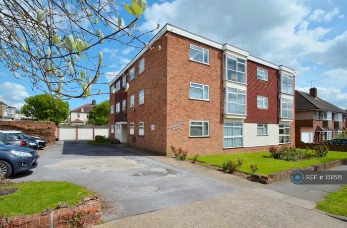 2 Bedroom Flat To Rent In Compton Court, Leigh-On-Sea, SS9