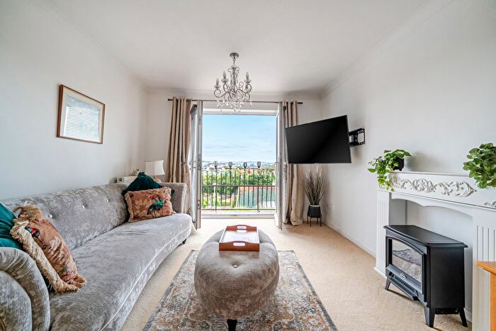 2 Bedroom Flat For Sale In Hookhills Road, Paignton, Devon, TQ4