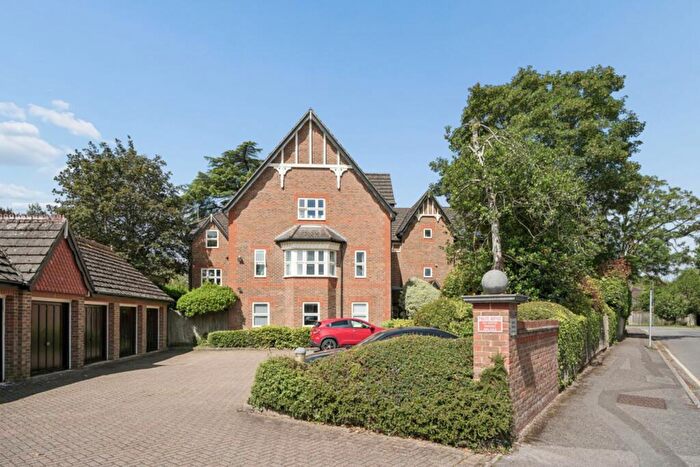 2 Bedroom Flat For Sale In Reynolds Road, Beaconsfield, HP9