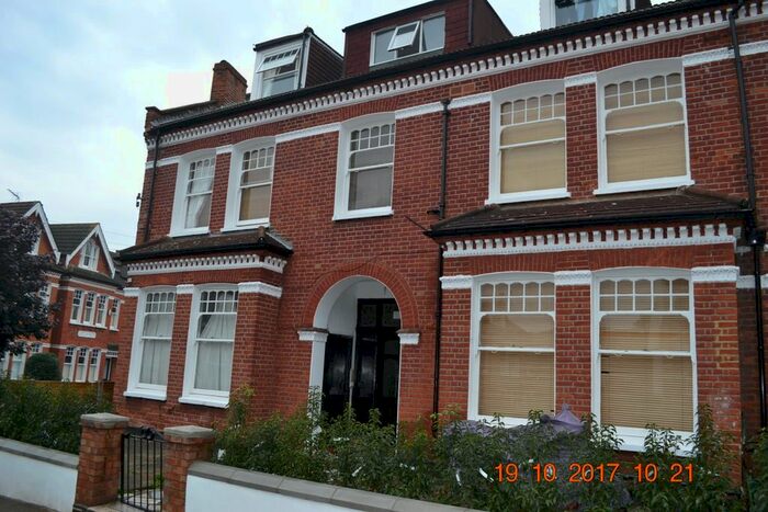 Studio To Rent In Terrapin Road, London, SW17