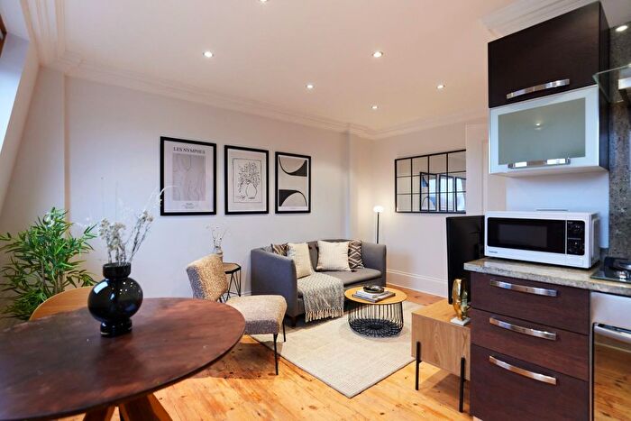 1 Bedroom Flat To Rent In Green Lanes, London, N16