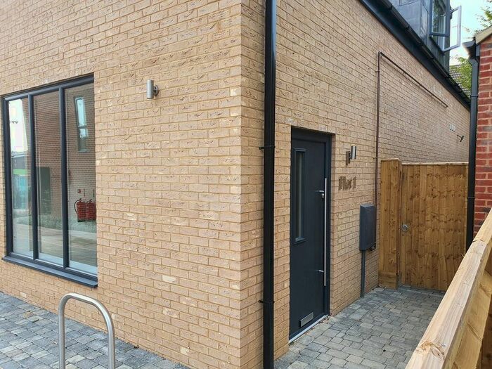 2 Bedroom Flat To Rent In Hall Grove, Welwyn Garden City, AL7