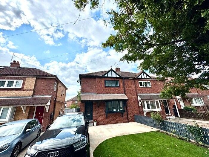 3 Bedroom Property To Rent In Pontefract Road, Barnsley, S71