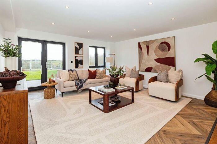 3 Bedroom Property For Sale In Burston Ridge Farm, Rowsham, Aylesbury, HP22