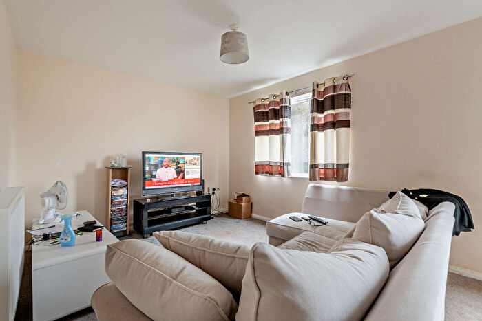 3 Bedroom Terraced House For Sale In The Nightingales, Newbury, Berkshire, RG14