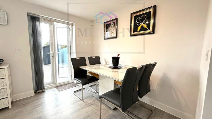 3 Bedroom End Of Terrace House For Sale In Castle Way, Pontefract, Yorkshire, WF8