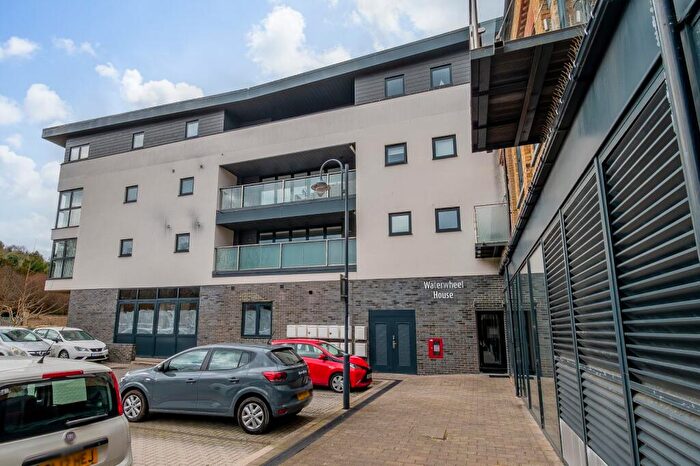 2 Bedroom Flat For Sale In Crabble Hill, Dover, Kent, CT17