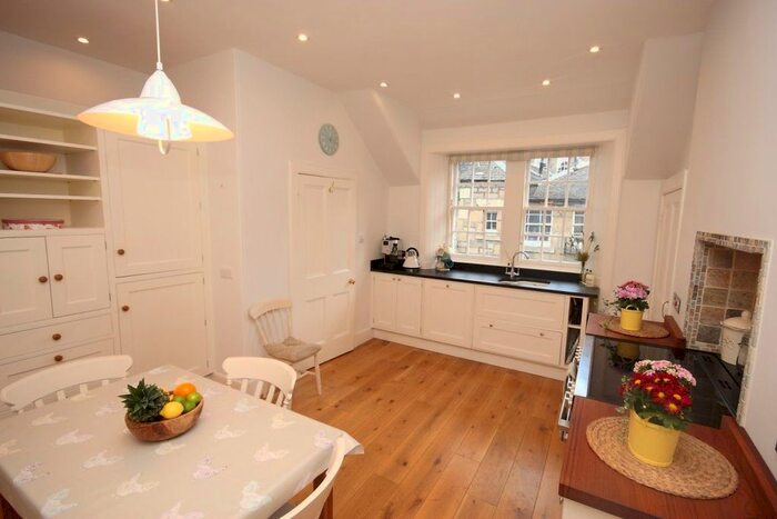 2 Bedroom Flat To Rent In Gloucester Lane, New Town, Edinburgh, EH3
