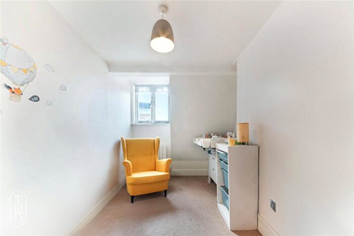 2 Bedroom Apartment To Rent In Sylvester Path, London, E8