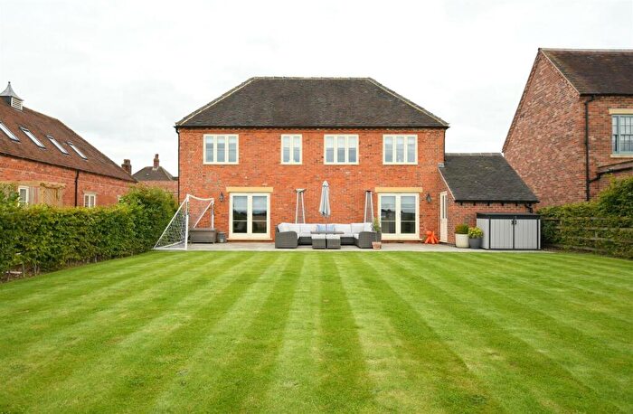 4 Bedroom Barn Conversion For Sale In Shannon, Kingstanding, Needwood, DE13