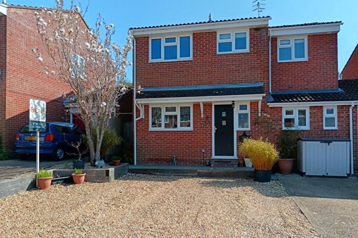 4 Bedroom Link Detached House For Sale In Osborne Gardens, Fair Oak, Eastleigh, SO50