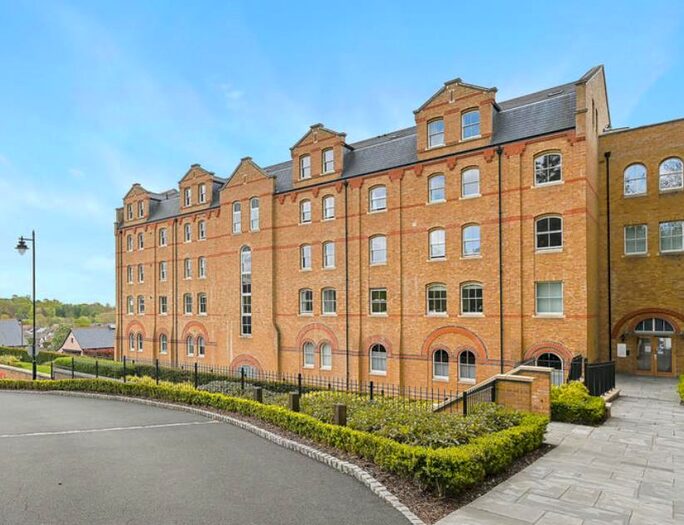 2 Bedroom Apartment To Rent In Holborn Close, Mill Hill, NW7