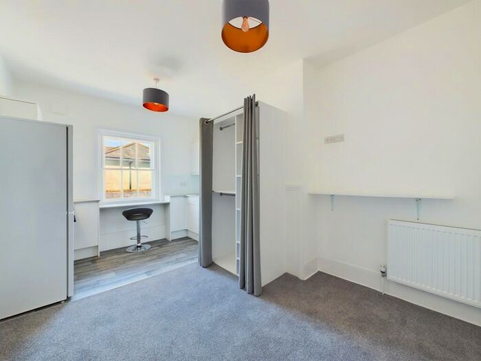 Studio To Rent In Westbrooke, Worthing, BN11