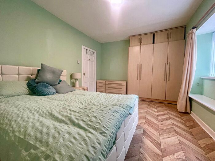 2 Bedroom Cottage To Rent In Parkside Grove, Heaton, Bradford, BD9